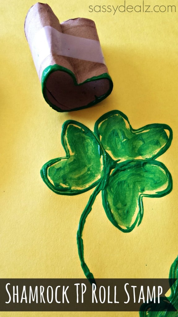 Shamrock Toilet Paper Roll Stamp {St. Patrick’s Day Craft}