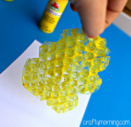 fingerprint bee craft with bubble wrap beehive bumble-bee-fingerprint-craft-for-kids