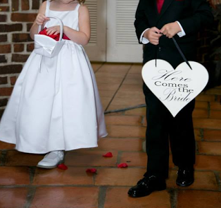 DIY: “Here Comes The Bride” Heart Sign for a Wedding Ring Bearer or Dog
