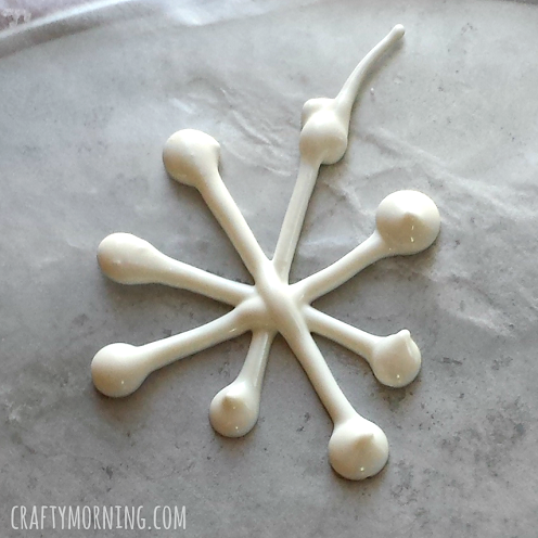 how-to-make-cupcake-snowflake-toppers