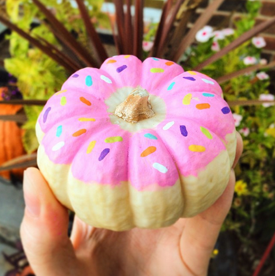 no-carve-donut-pumpkin-for-halloween