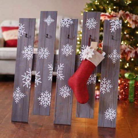 wood-pallet-stocking-holder
