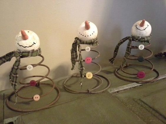 bed-spring-snowmen-decoration-christmas