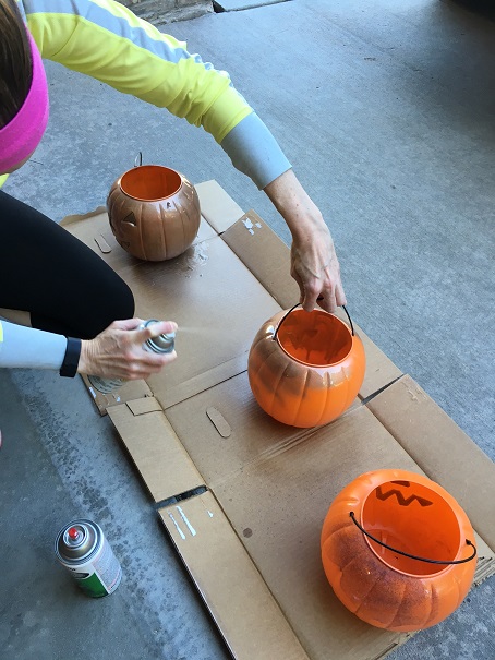 spray-paint-pumpkin-planters