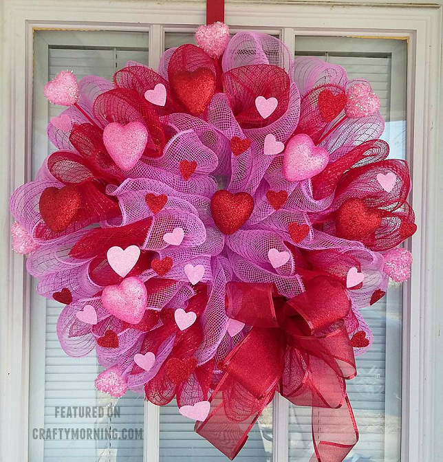 deco-mesh-valentine-wreath
