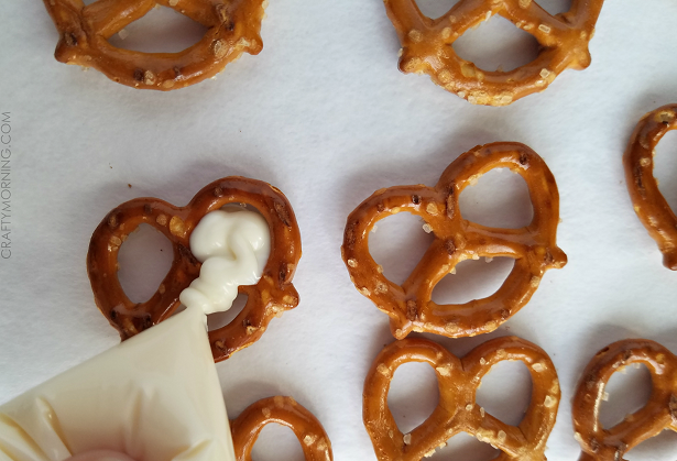 heart-pretzel-treats-valentines-1