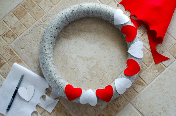 valentine-yarn-wreath-felt
