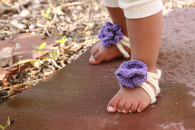 crochet-baby-sandals-